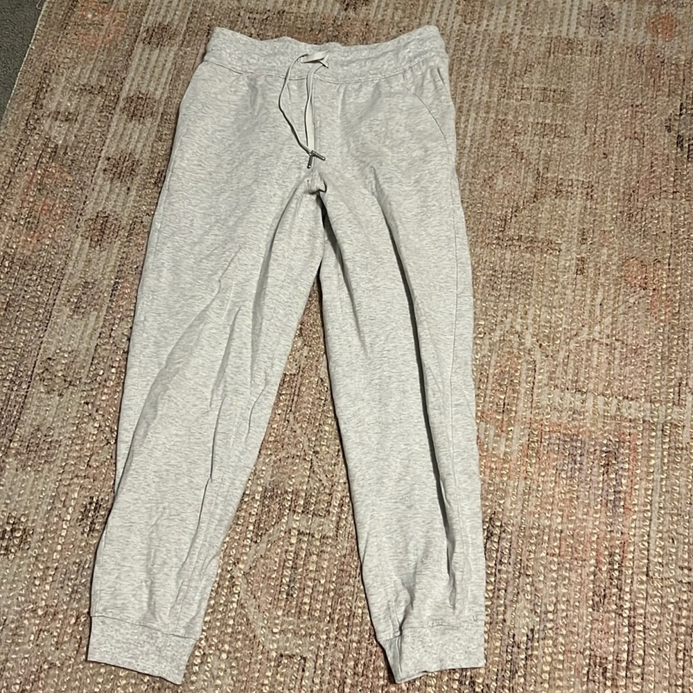 Heather gray lululemon scuba joggers